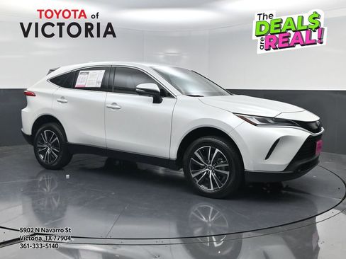 Used 2023 Toyota Venza LE image 1