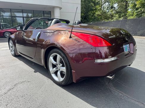 Used 2006 Nissan 350Z Touring RWD image 3