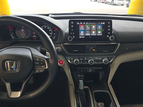 Used 2018 Honda Accord Touring image 17