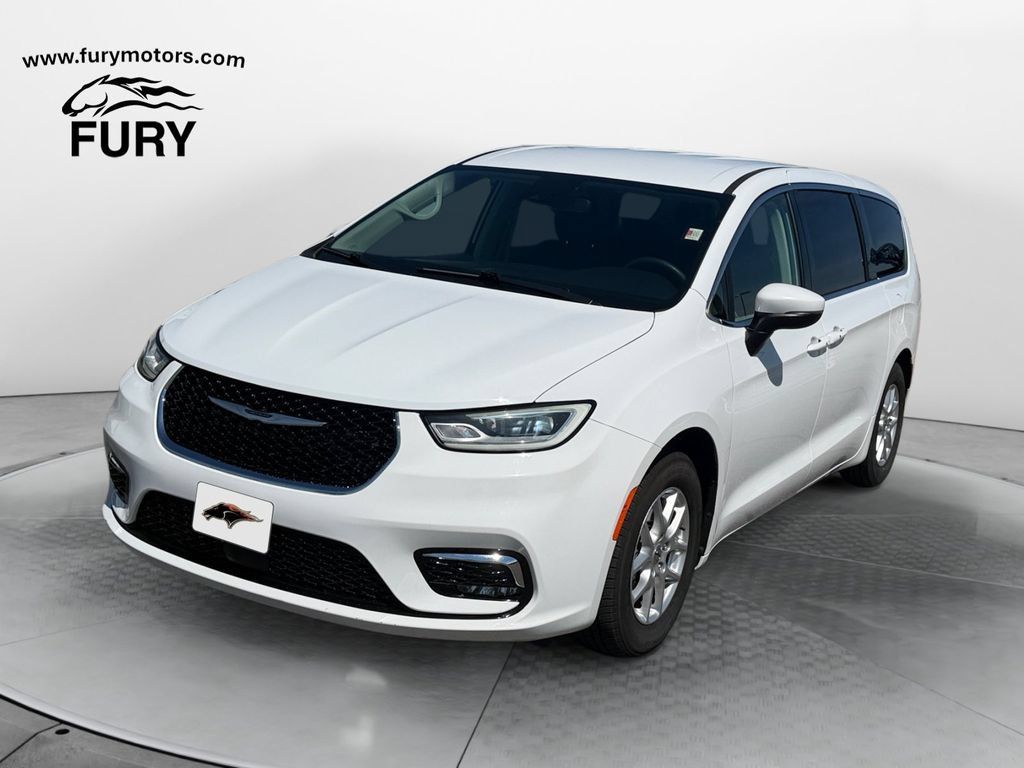 Used 2023 Chrysler Pacifica Touring-L FWD image 8