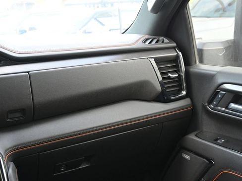 Used 2024 GMC Sierra 2500 AT4 w/ AT4 Premium Plus Package AWD/4WD image 8