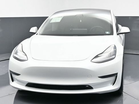 Used 2020 Tesla Model 3 Standard Range Plus image 4