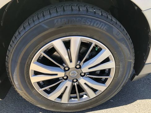 Used 2019 Nissan Pathfinder SV AWD/4WD image 9
