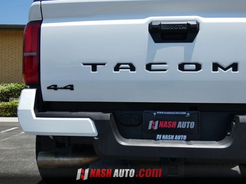 Used 2025 Toyota Tacoma TRD Sport AWD/4WD image 10
