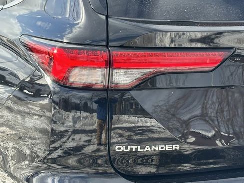 Used 2022 Mitsubishi Outlander SE image 14