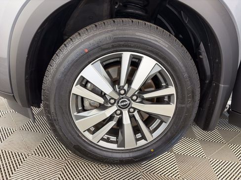 Used 2025 Nissan Pathfinder SL AWD/4WD image 14