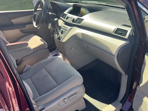 Used 2016 Honda Odyssey LX image 24