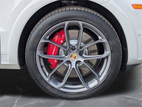 Used 2024 Porsche Cayenne S image 37