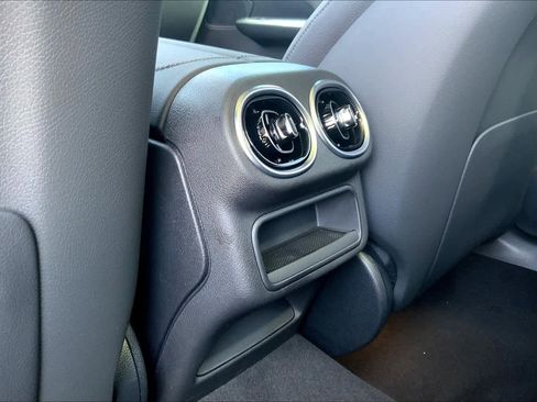 Used 2025 Mercedes-Benz GLC 300 GLC 300 image 11