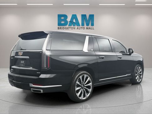 Used 2025 Cadillac Escalade ESV Premium Luxury Platinum AWD/4WD image 6