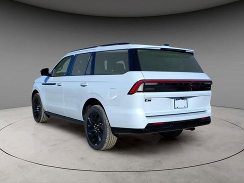 New 2025 Lincoln Navigator Reserve w/ Jet Appearance Package AWD/4WD image 3