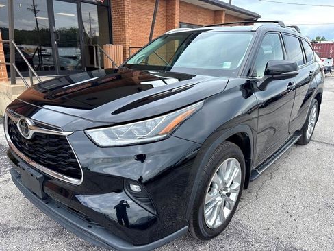 Used 2021 Toyota Highlander Limited image 2