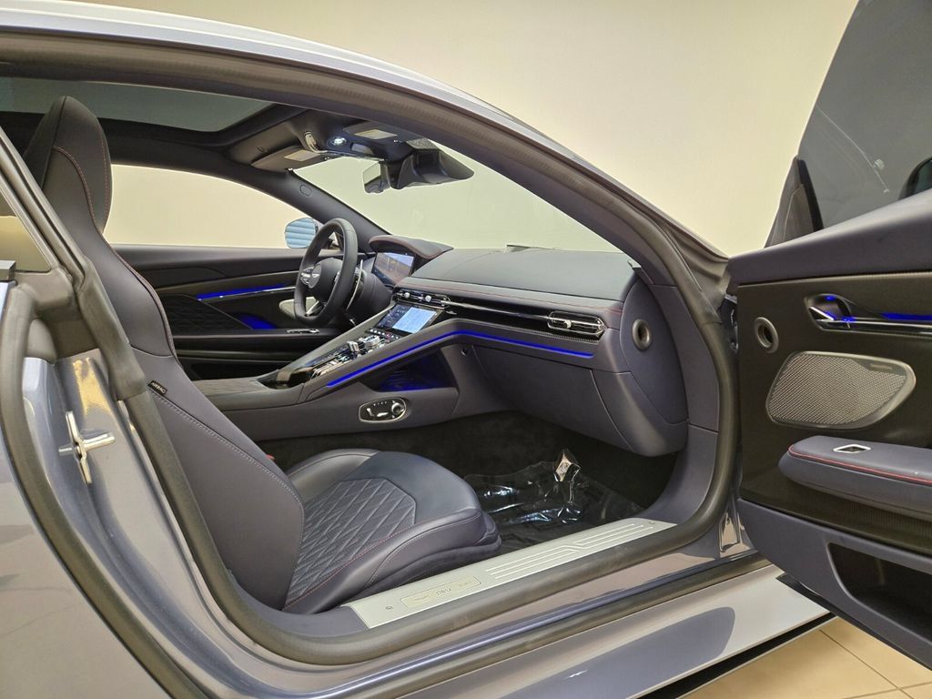 Used 2025 Aston Martin DB12 Coupe RWD image 21