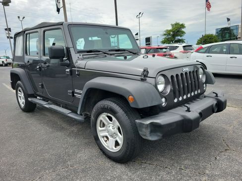 Used 2017 Jeep Wrangler Unlimited Sport w/ Connectivity Group AWD/4WD image 17