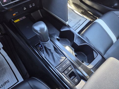 Used 2025 Toyota Camry SE image 27