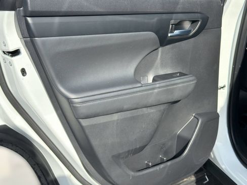 Used 2026 Toyota Highlander XLE AWD/4WD image 31