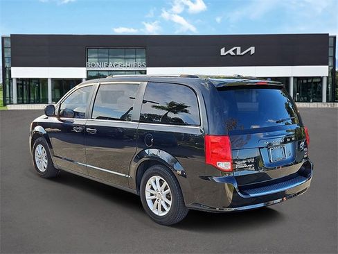 Used 2018 Dodge Grand Caravan SXT image 3