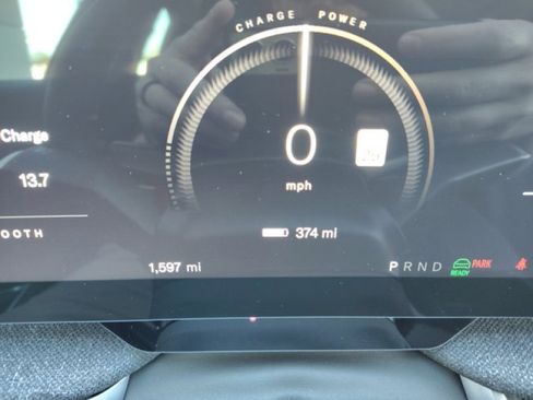 Used 2025 Lucid Air Touring image 23