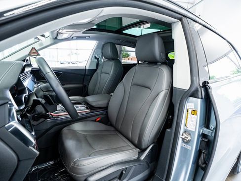 Used 2024 Audi Q8 Premium Plus w/ Premium Plus Package image 36