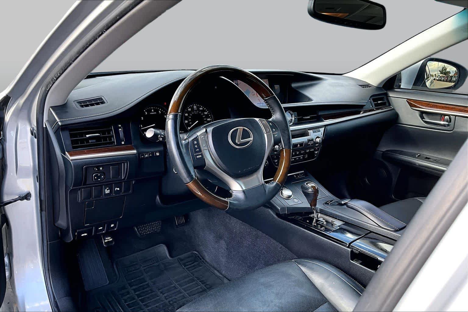 Used 2014 Lexus ES 350 w/ Luxury Package FWD image 18