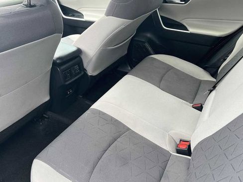 Used 2021 Toyota RAV4 XLE FWD image 18