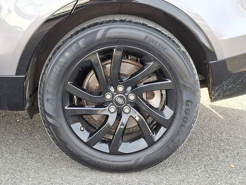 Used 2020 Land Rover Discovery Landmark image 16