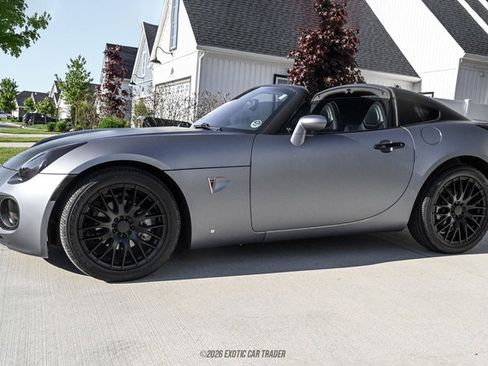 Used 2009 Pontiac Solstice GXP w/ Premium Package RWD image 14