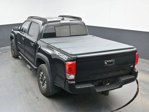 Used 2017 Toyota Tacoma TRD Off-Road w/ Premium & Technology Package image 21