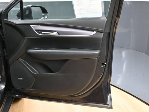 Used 2018 Cadillac XT5 Luxury w/ LPO, Black Ice Package AWD/4WD image 40