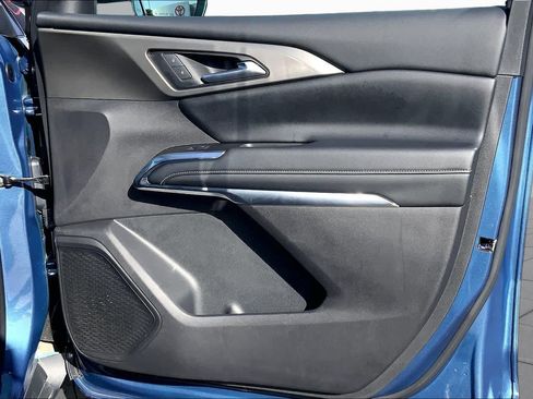 Used 2025 Chevrolet Traverse LT w/ Midnight/Sport Edition FWD image 23