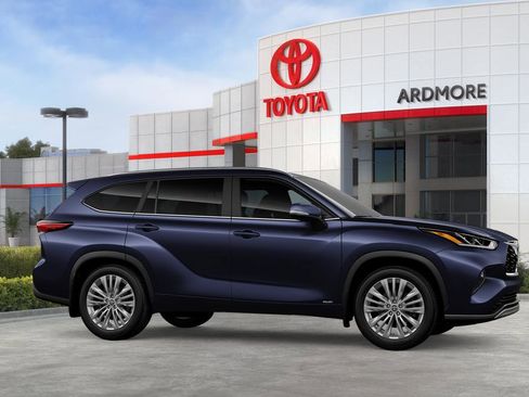 New 2026 Toyota Highlander Platinum image 13