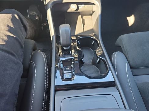 Certified 2025 Volvo XC40 B5 Plus image 34