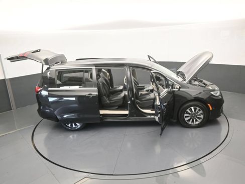 Used 2023 Chrysler Pacifica Touring-L FWD image 74