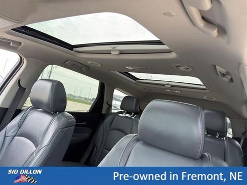Used 2021 Buick Enclave Premium w/ Sun and Sites Package AWD/4WD image 14