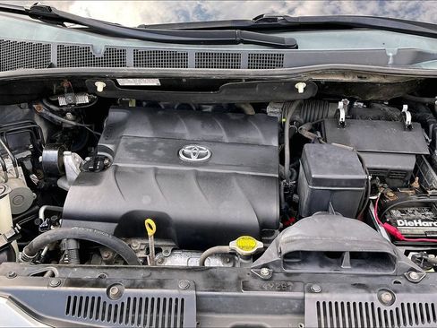 Used 2014 Toyota Sienna XLE FWD image 9