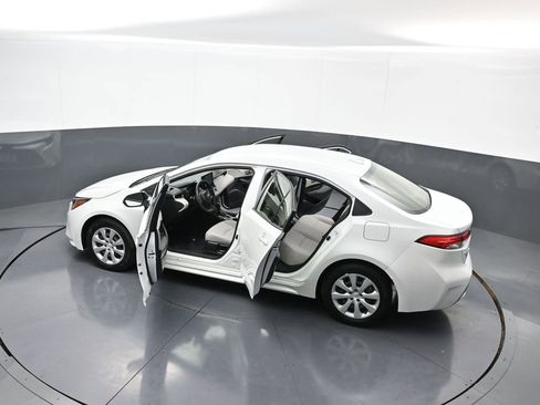 Certified 2022 Toyota Corolla LE FWD image 43