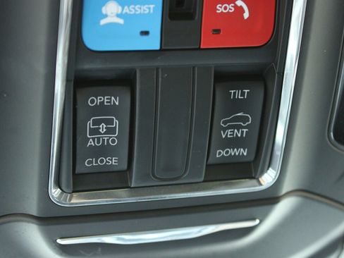 Used 2023 Jeep Grand Cherokee Altitude AWD/4WD image 53