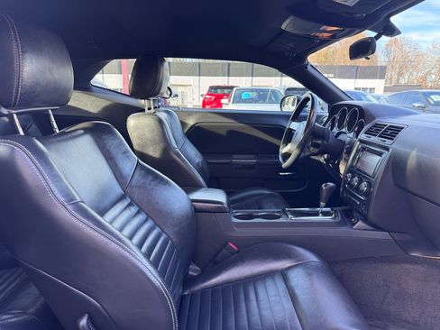 Used 2009 Dodge Challenger R/T image 11