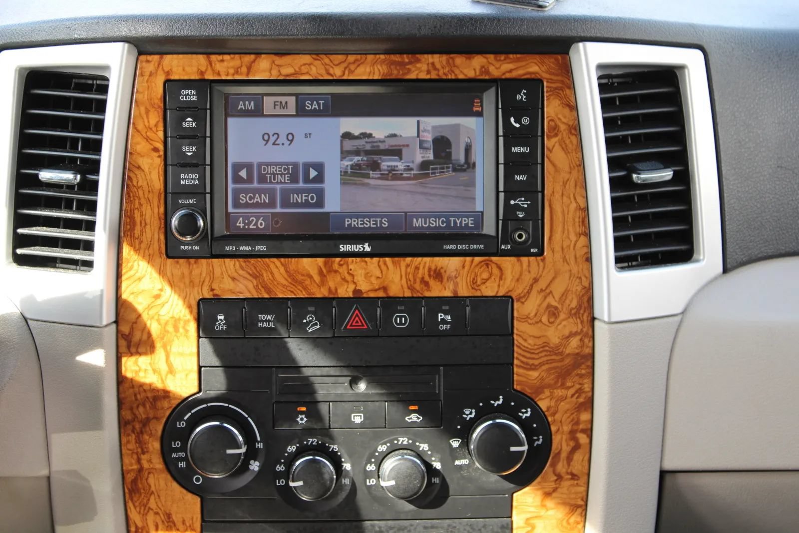 Used 2010 Jeep Grand Cherokee Limited w/ Trailer Tow Group IV AWD/4WD image 39