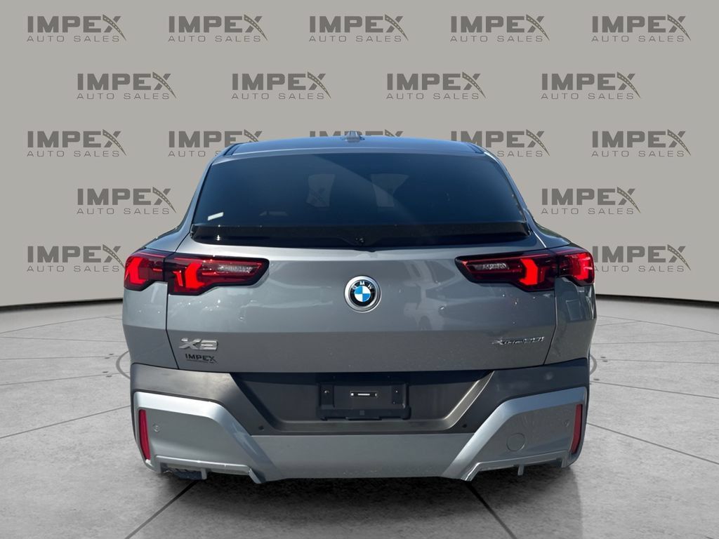 Used 2025 BMW X2 xDrive28i AWD/4WD image 4