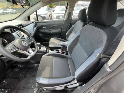 Used 2025 Nissan Versa SV FWD image 27