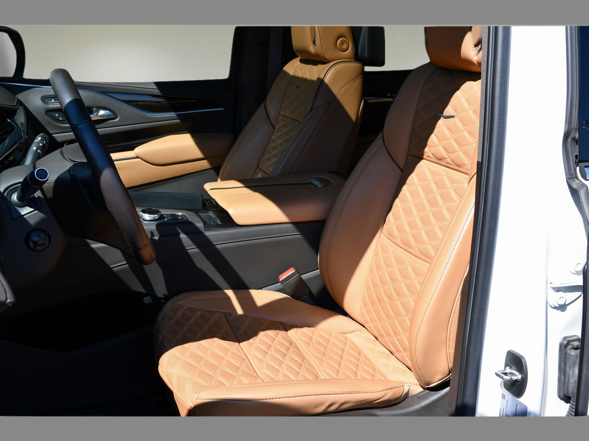 Used 2021 Cadillac Escalade Premium Luxury AWD/4WD image 14
