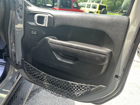 Used 2021 Jeep Wrangler Sport AWD/4WD image 17