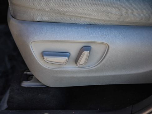 Used 2020 Toyota Highlander LE image 19