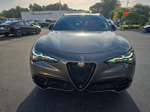 Used 2024 Alfa Romeo Stelvio Veloce AWD/4WD image 2