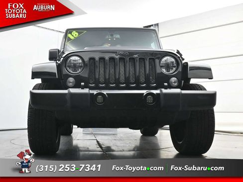 Used 2018 Jeep Wrangler Sahara w/ Dual Top Group AWD/4WD image 23