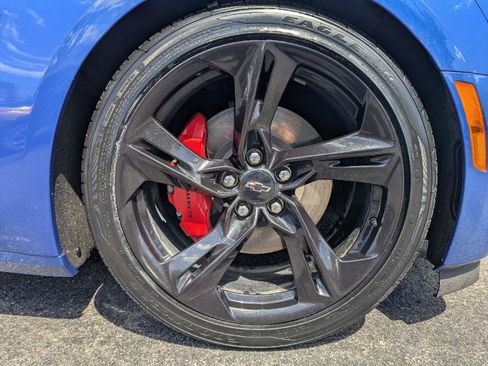 Used 2023 Chevrolet Camaro LT w/ Technology Package RWD image 11
