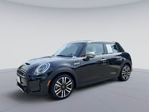 Used 2022 MINI Cooper S FWD image 1