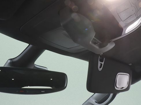 Used 2026 Chrysler Pacifica Select image 16