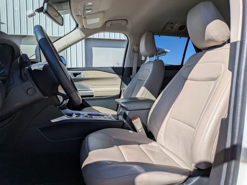 Used 2022 Ford Explorer Limited w/ Limited Technology Package image 14